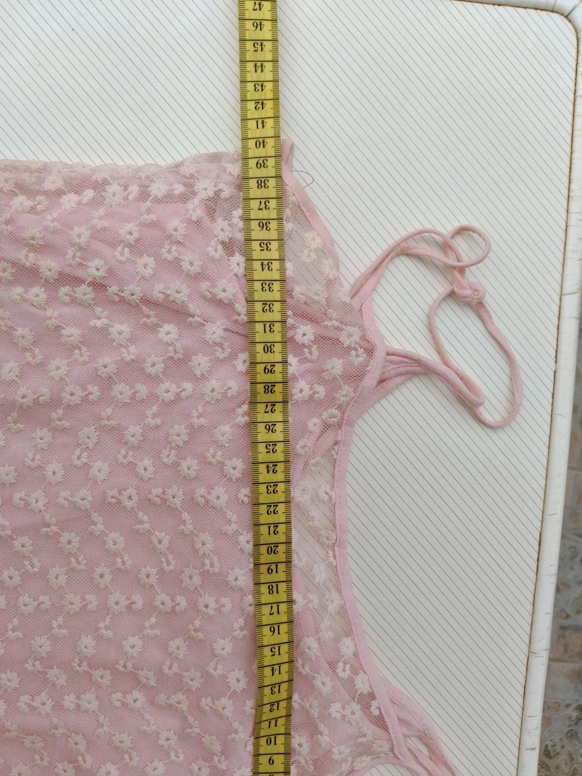 Vestido rosa em pó de renda e tule com flores bordadas – Tamanho S/M – photo 10